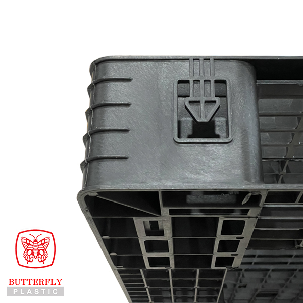 5018 Export-Grade Plastic Pallet — Rectangular pallet with a gridded.