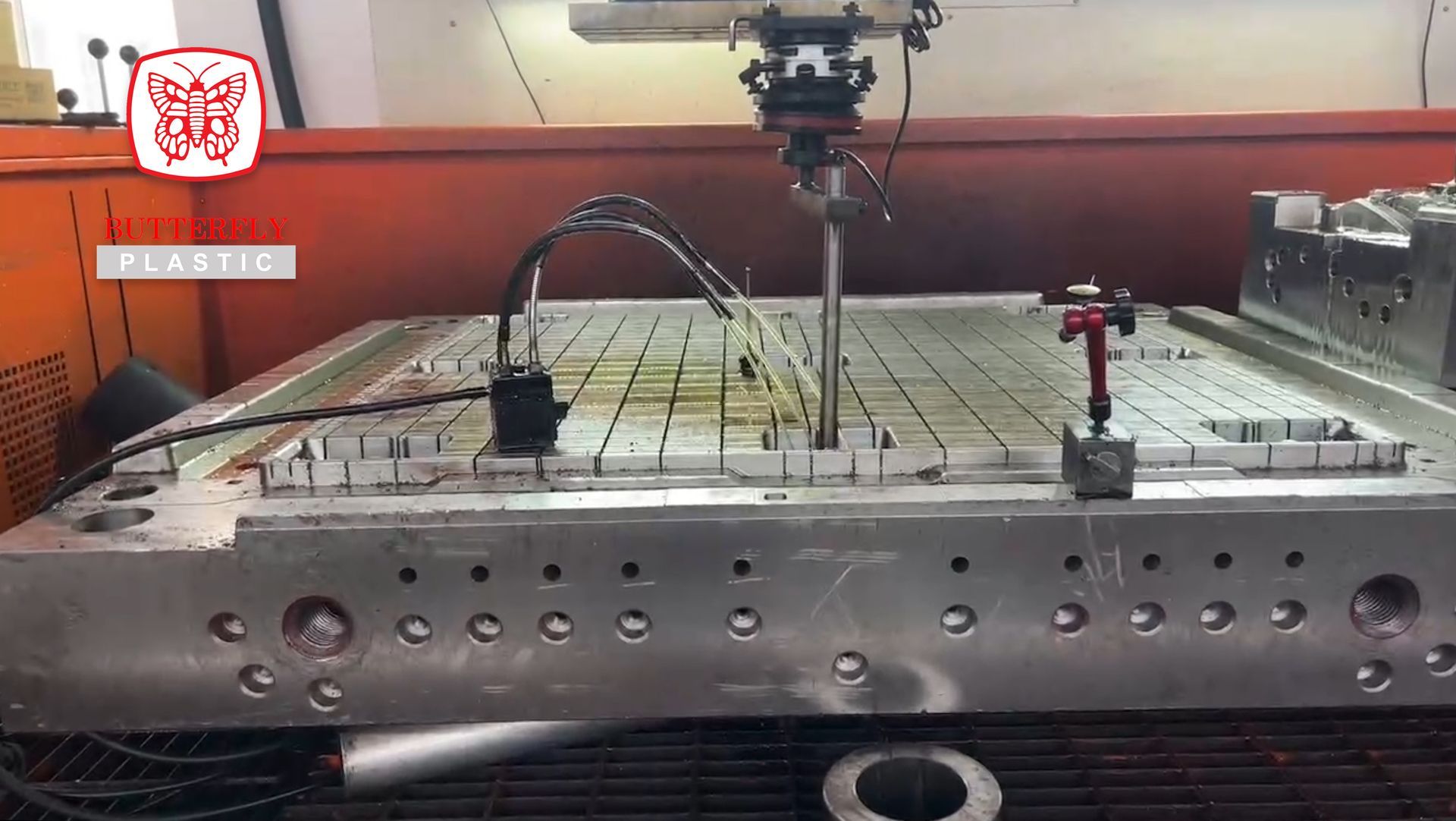 Plastic injection molding factory